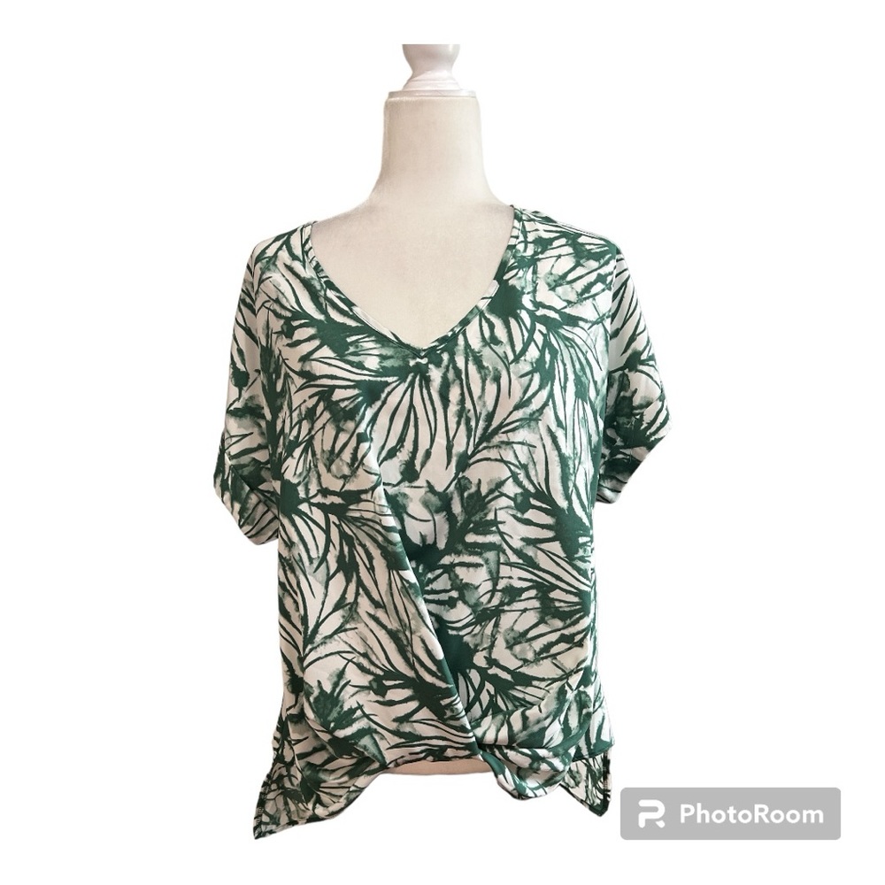 Fab’rik Short Sleeve Green and White Palm Print V-Neck Ruched Knotted Front Sz L